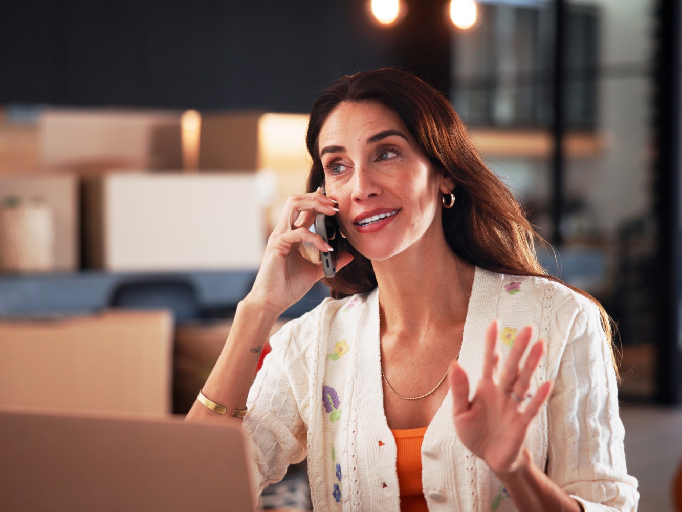 Femme au téléphone